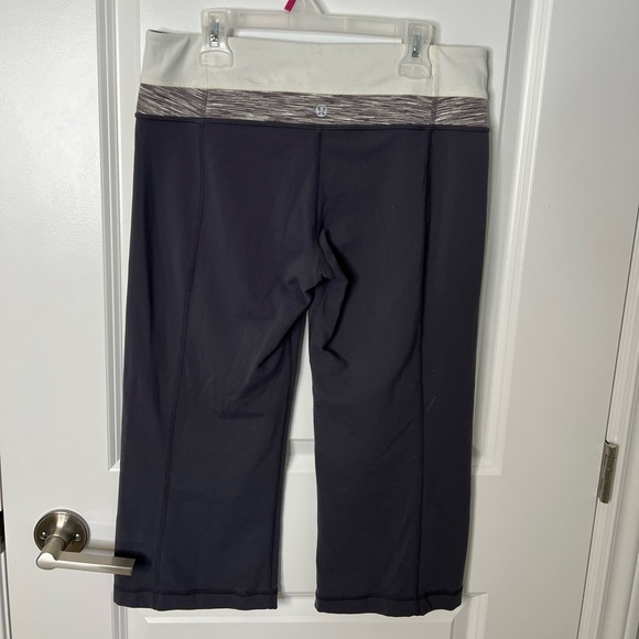 LULULEMON Reversible Groove Crops - Grey - Picture 2 of 7